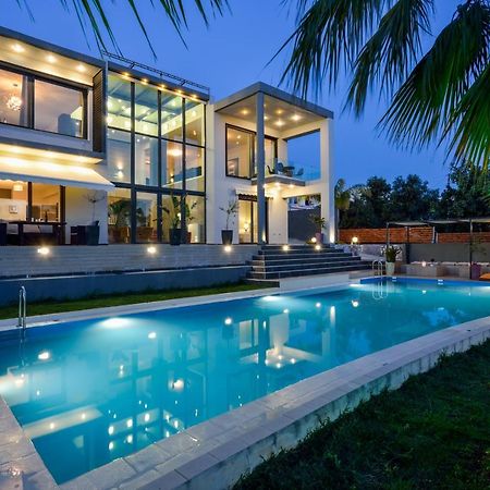 Adorno Luxury Villas 코라파키아 외부 사진