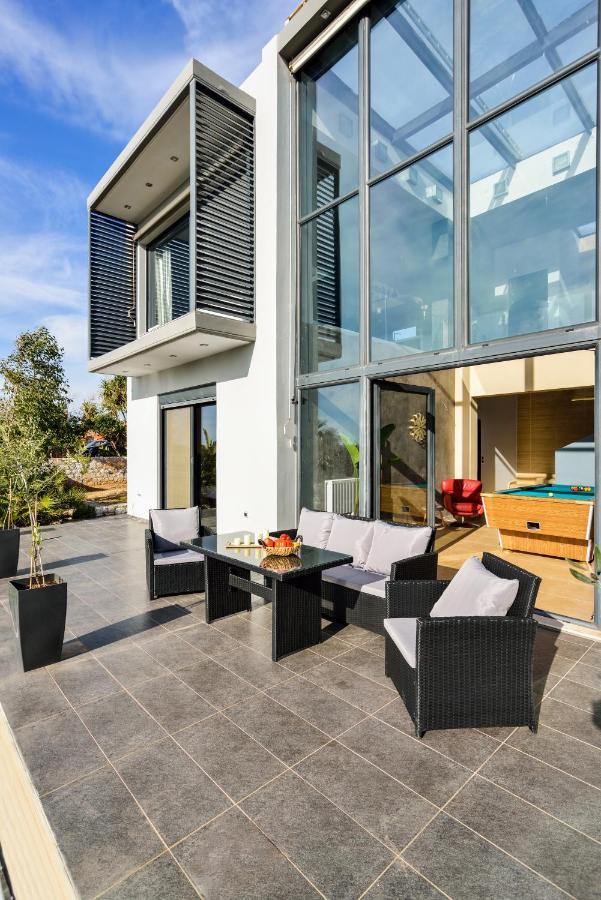 Adorno Luxury Villas 코라파키아 외부 사진